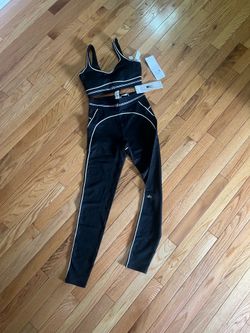 Alo yoga blackheart brush set (leggings and bra)