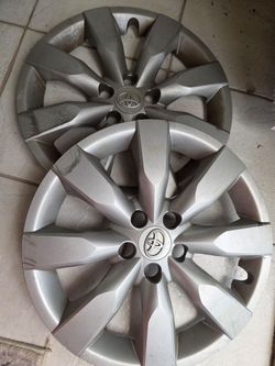 2 Toyota Hubcaps/Wheel Covers – Silver
