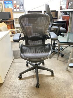 Herman miller aeron office chair size b