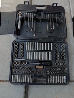 Craftsman tool set. Wrenches and sockets.