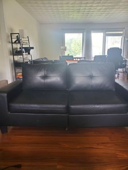 Black Faux Leather Loveseat – Modern Style – Great Condition
