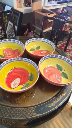 4 Poreclain bowls