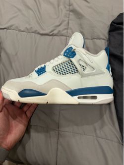 Jordan 4’s Military Blue Size 9