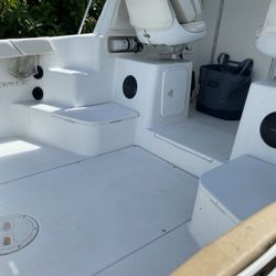 2003 Boat Motor And Trailer , 280 Hours  No Bottom Paint In Mint Condition Ac Runs Of My Small Generator Not Included The Only Thing That Stop Working