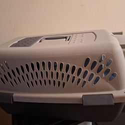 Pet Carrier (Small 25lb)