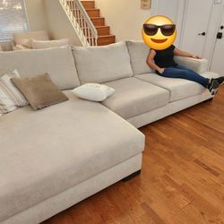  Super Wide/Oversized Living Spaces Sectional – Like New!