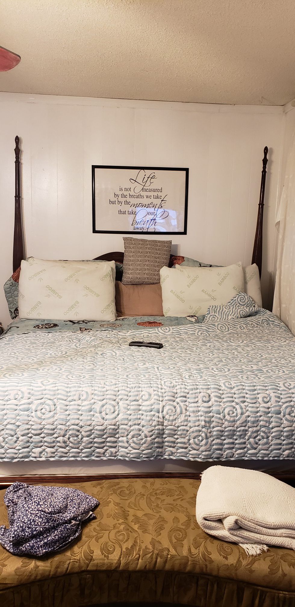 Kingsize bedroom set, mattress not included