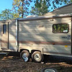 1989 Fifth Wheel 35ft , Everything Works .