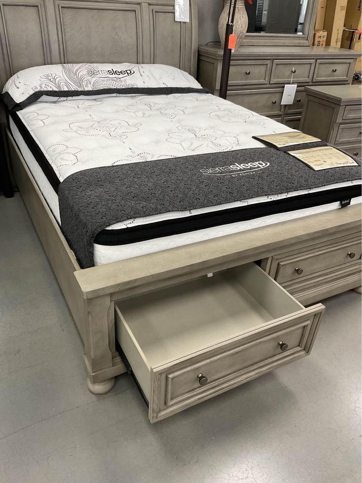 New Lettner Light Gray 4 Piece Queen Panel Bedroom Set 👍🏼 Deliver & Finance Available