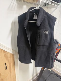 North face vest large