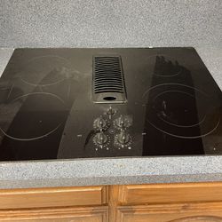 GE Stovetop With Vent 