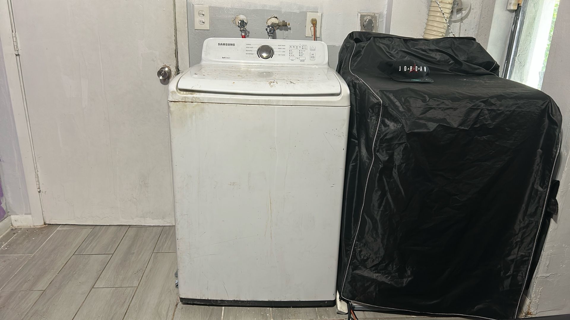 Samsung Washer A Little Dirty, But Still Work Nothing Wrong With It Anyone Can Throw Me A Good Price