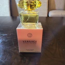 Astounding! Versaces Perfumes.  Diff $ Each
[sweet and Flowery Scent. ✨️
