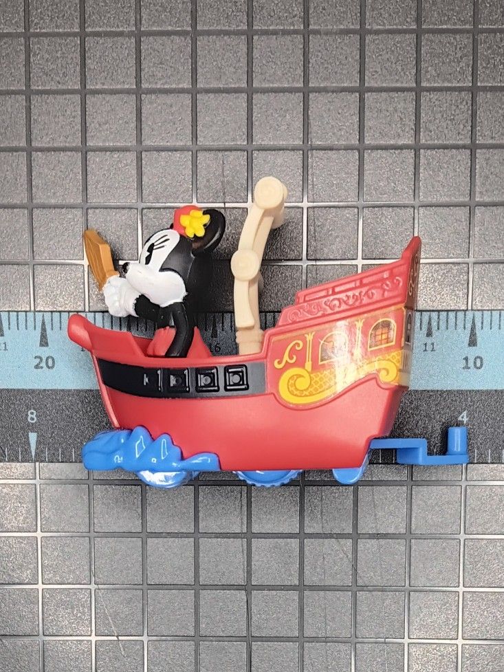 MINNIE MOUSE AT PIRATES OF CARIBBEAN ATTRACTION | MICKEY & MINNIE RUNAWAY RAILWAY #07 | DISNEY MCDONALDS 2020 | OPEN USED