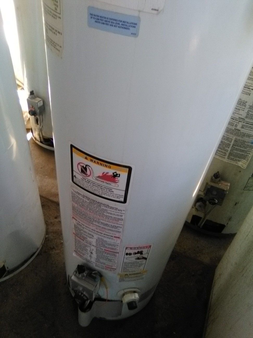 Hot water heater