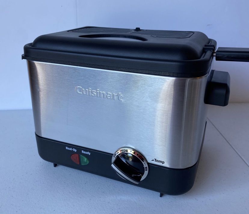 Cuisinart CDF100 Compact Deep Fryer 2093 for Sale in Murfreesboro, TN