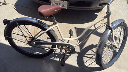 Classic Schwinn, ladies, single speed cruiser in really good shape, rideable few things and dense here and there I’ll take $75 for it