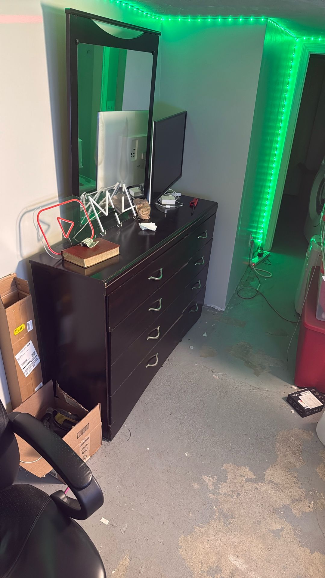 6-Drawer Dresser