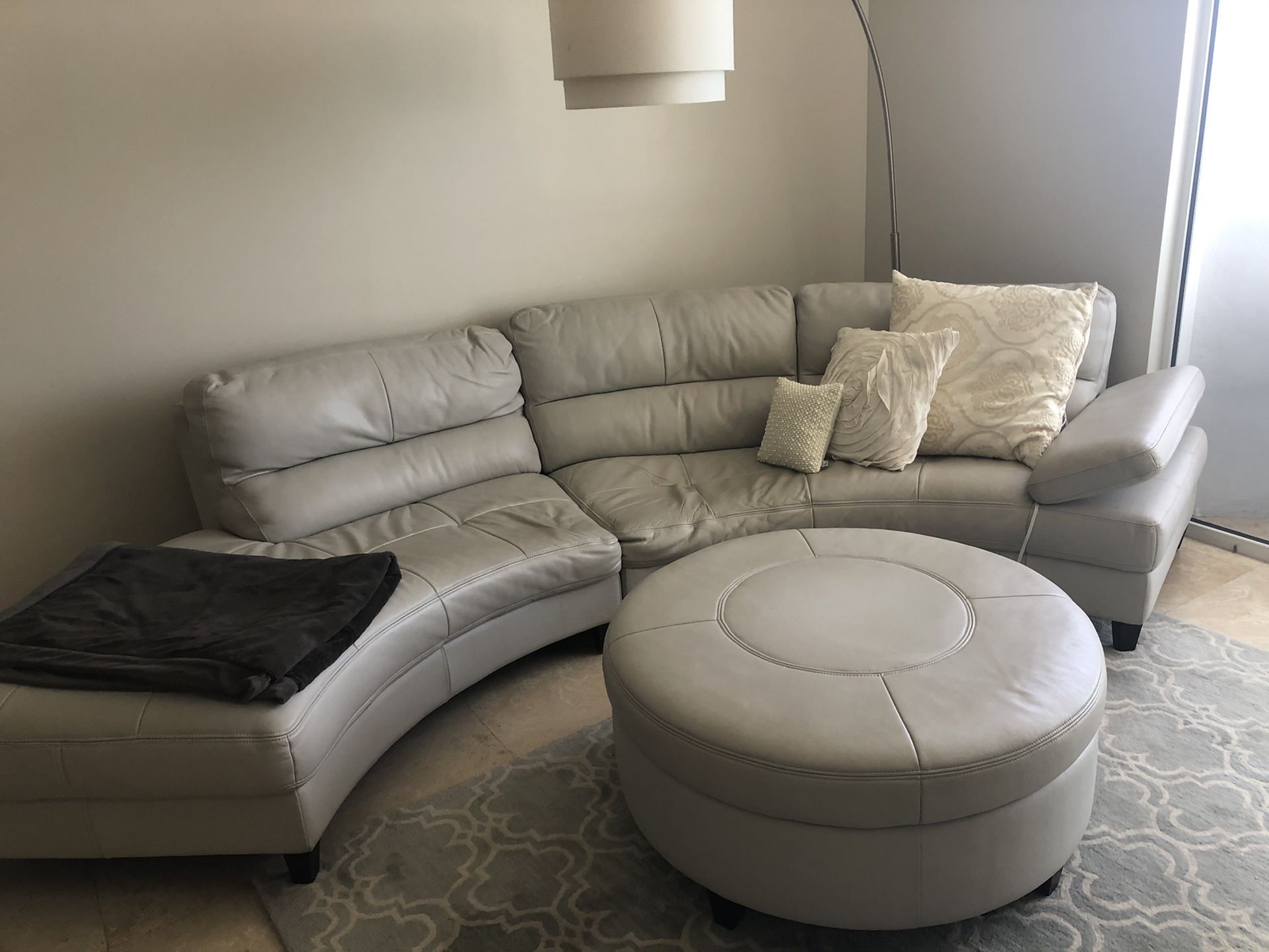 $250 OBO! MUST GO! MOVING! FULL SET! COUCH+OTTOMAN +RUG!! Leather Sectional Couch & Matching Storage Ottoman with Pottery Barn gray rug and pad