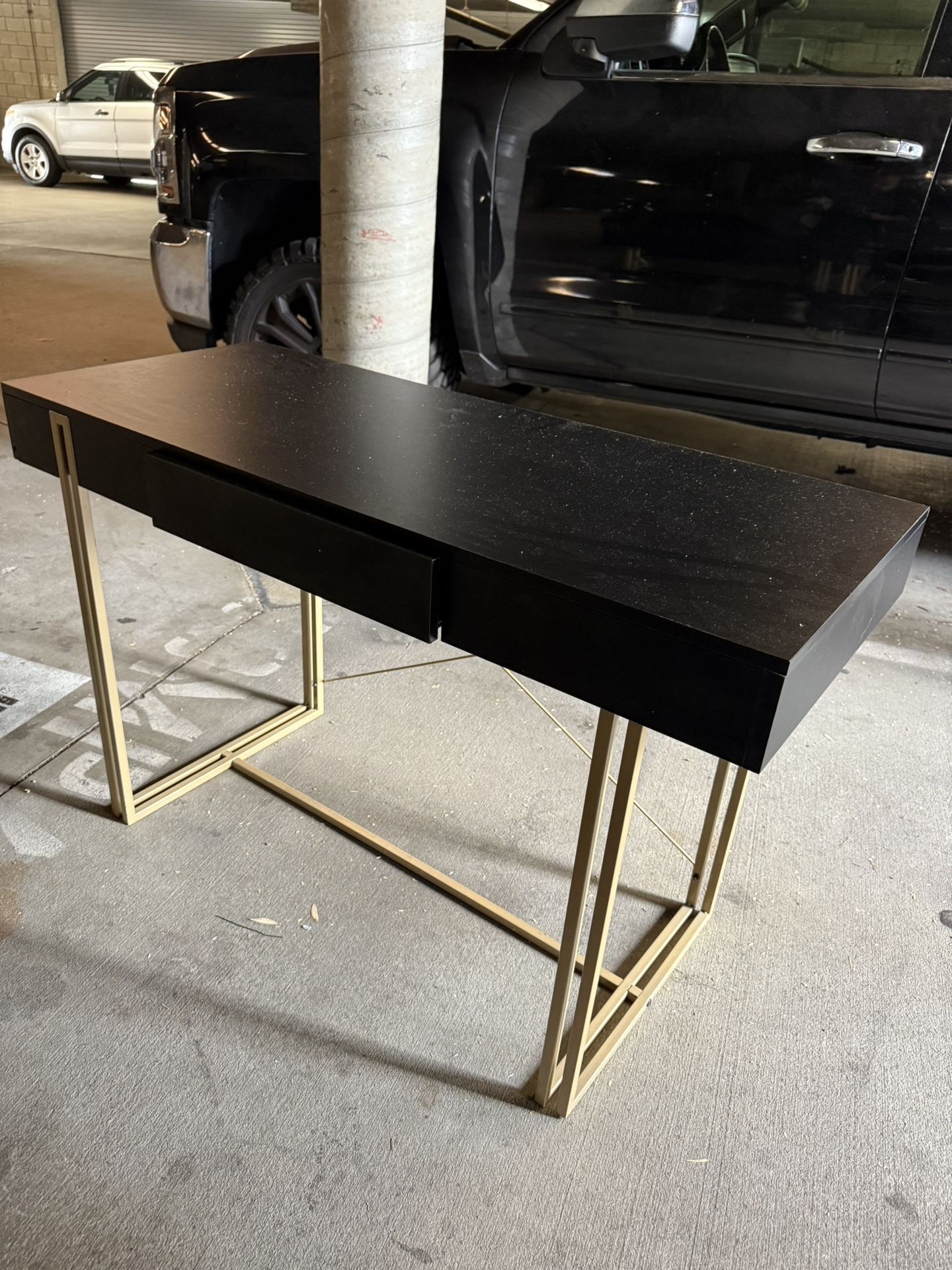Nice Black Desk 47 1/4 x 20 x 30