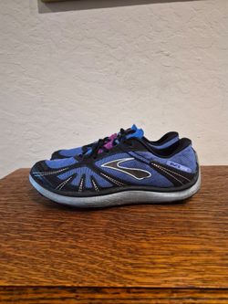 Brooks PureGrit Trail Athletic Trailing Shoes 
Women's Size US 6.5 Medium B