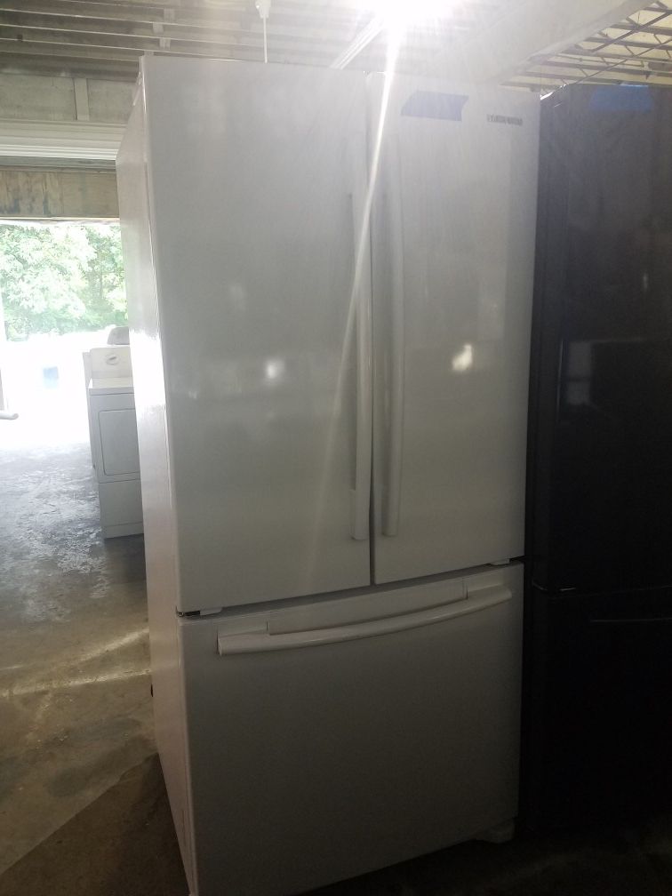 Samsung 33in. French doors fridge in excellent condition
