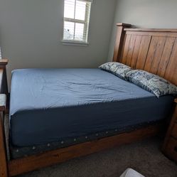 Easy to assemble Wooden Bed Frame - Queen Size