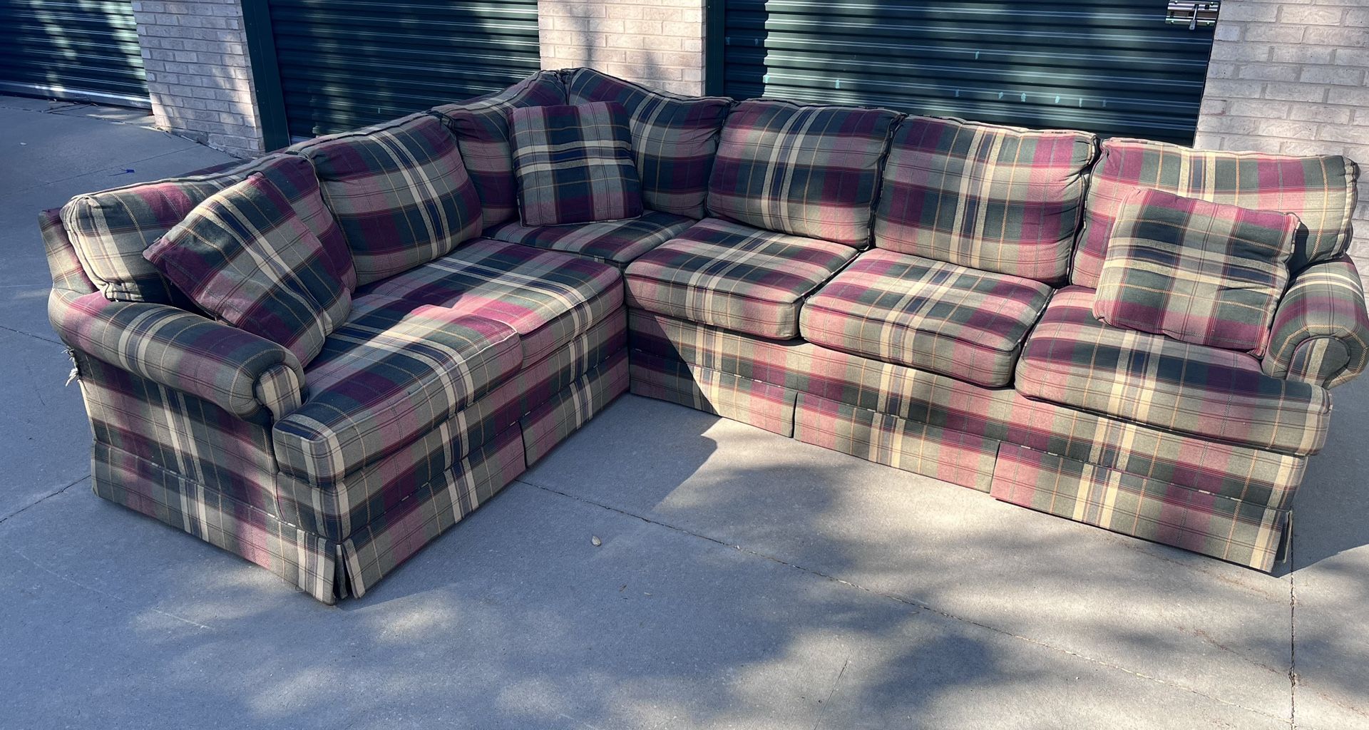 Plaid Sectional 🚚 Free Delivery 🚚