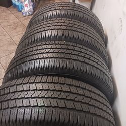 Used Michelin P255/70R18 set of 4 tires