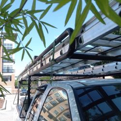 Vendo Rack Para Escaleras  de 6 Pies 6 Pulgadas de largo .
