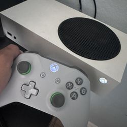 Xbox Series S 512 GB with Controller