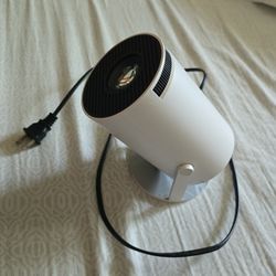 HY300 LCD Projector
