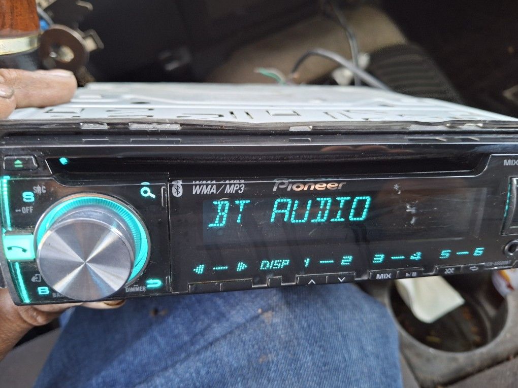 STEREO PIONEER CD AUX USB BLUETOOTH CAMBIA DE DIFERENTES COLORES GOOD CONDICIÓN ABLO ESPAÑOL