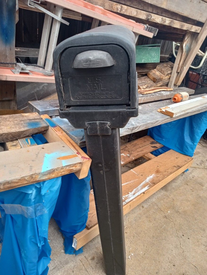 Heavy Duty Plastic Mailbox 