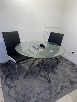 Dining room table