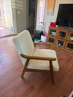 White and wood sherpa chair
