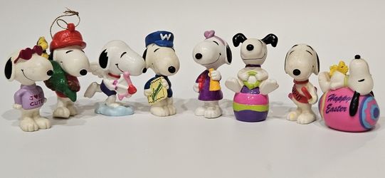 8 1998 Snoopy Figurines