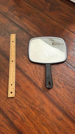 Hand mirror