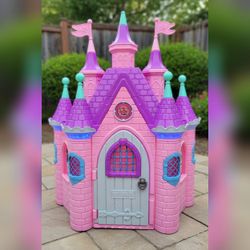 Feber Castle Playset, Plastic with Working Lights - Like New - North Las Vegas, NV