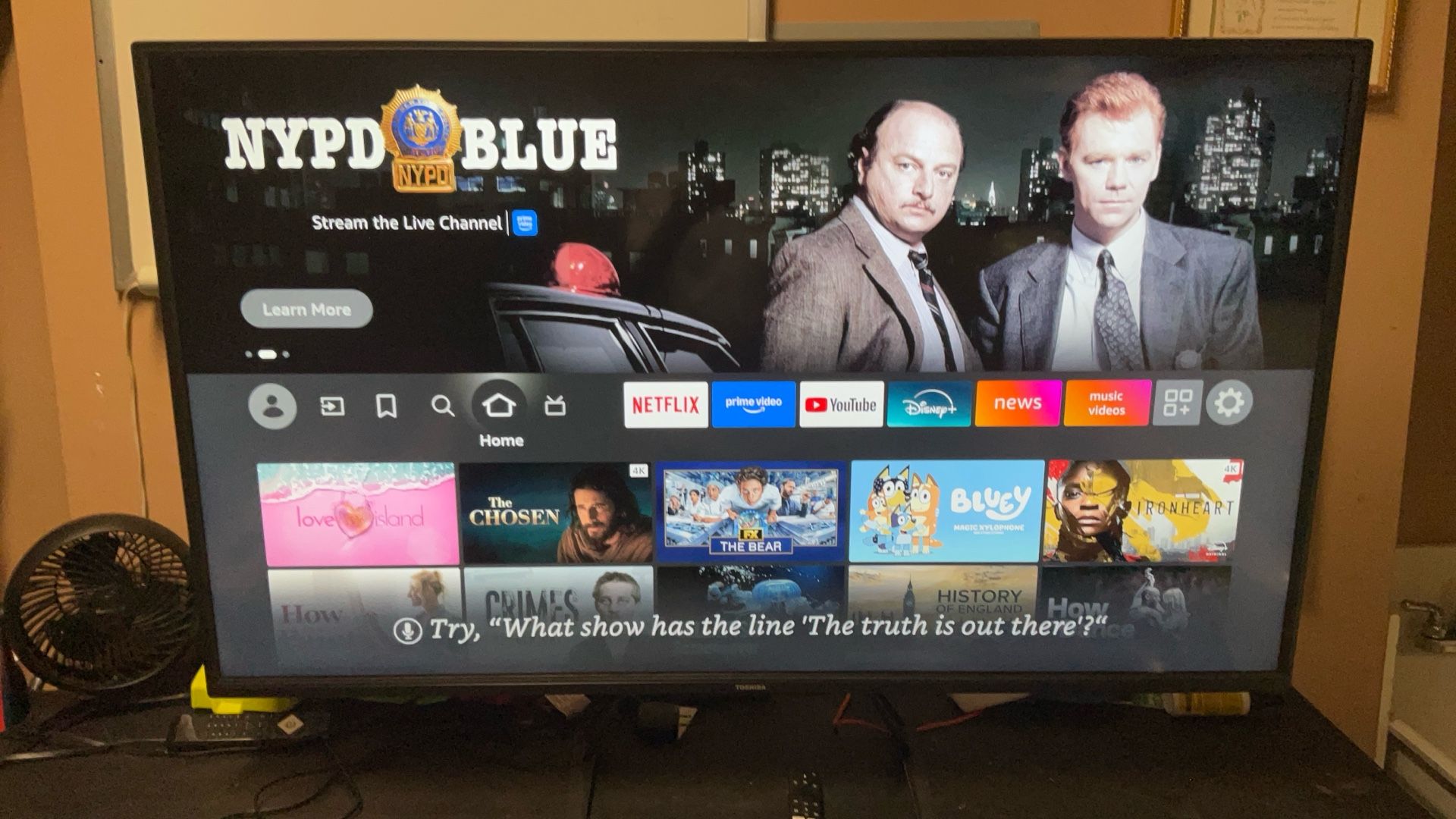 55 Inch TOSHIBA SMART TV WITHout Remote