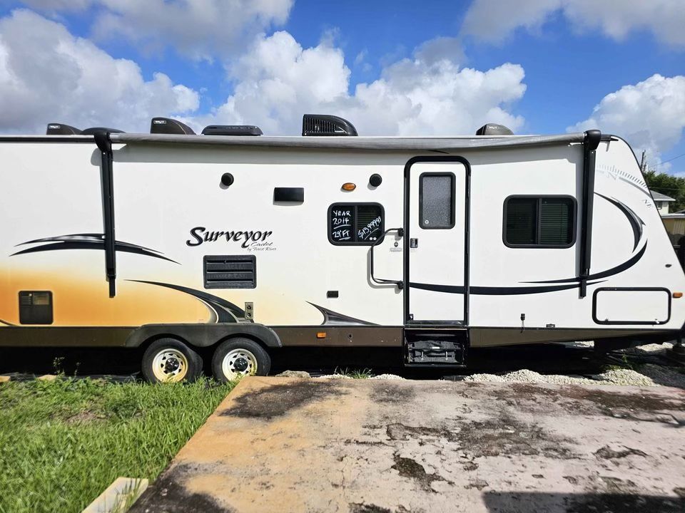 RV (It is in very good condition like a brand new)