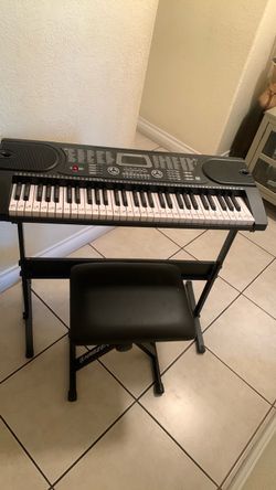 Teclado con su banco