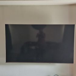 
75" 2018 Q6F 4K Smart QLED TV (Full Motion TV Wall Mount Included)