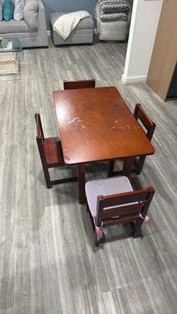 KIDS TABLE