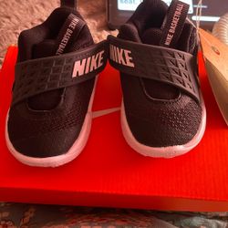 Nike size 2c Team Hustle D 12 (TD)