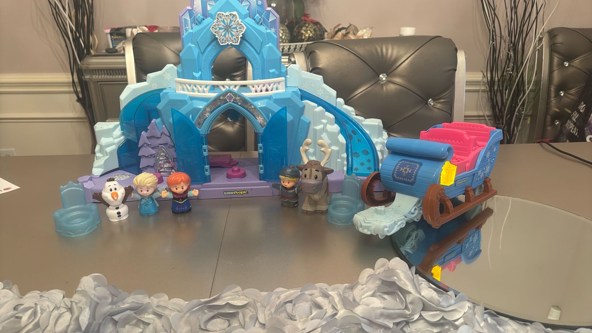 Little People Frozen castle With Characters/lights & Sound