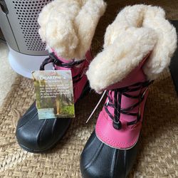 New Bearpaw Snow Boots size Womens/Kids Size 3 Pink Black