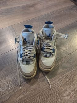 Air Jordan 4 Retro Military Blue Sneakers