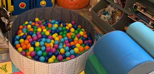 Ball pit and balls
