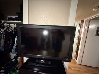 Sony BRAVIA 32" 720p HD LCD TV with Remote